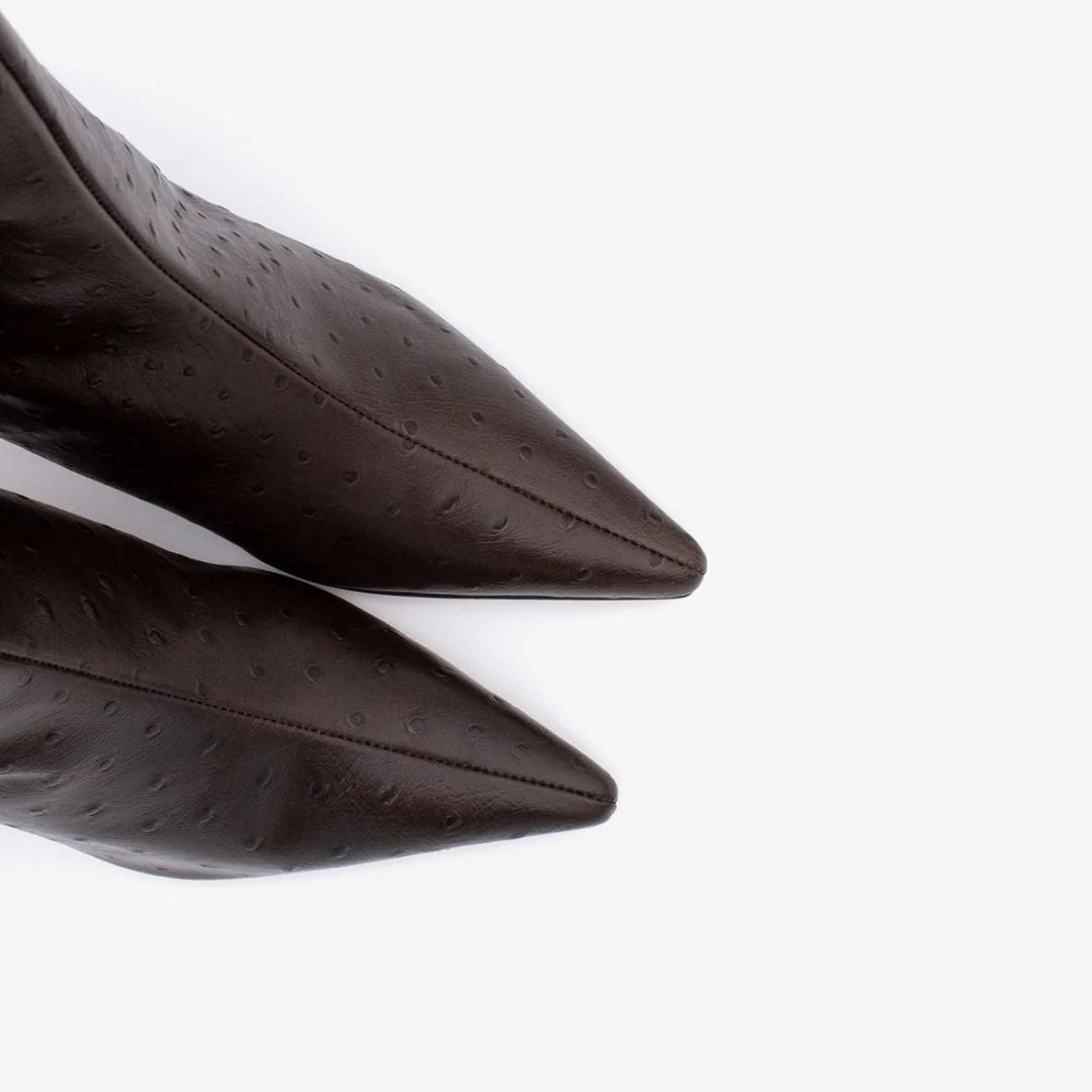 Buataisí Rúitín Leathair Dubha Angel Alarcon DRIMIA