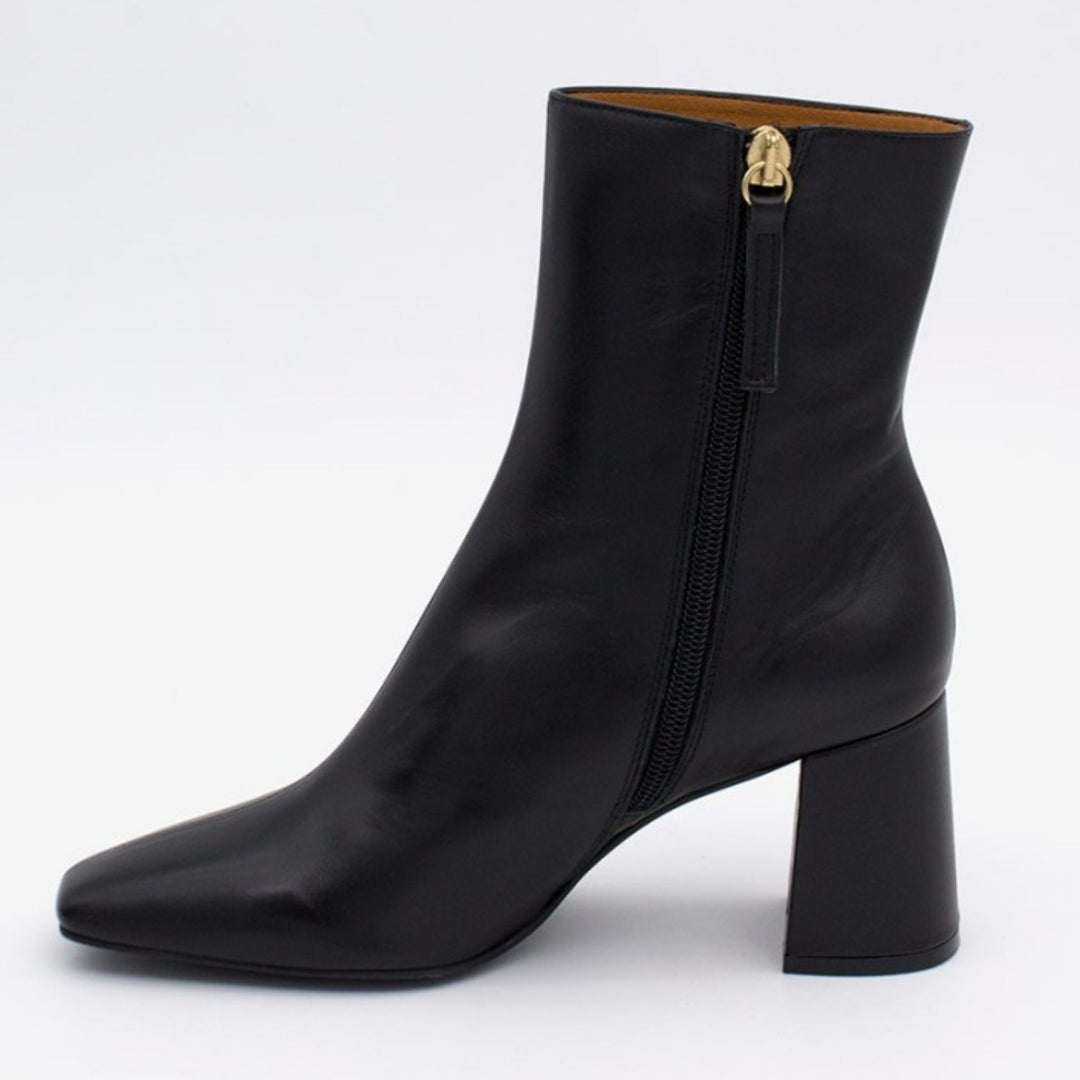 Angel Alarcon DRIMIA Black Leather Ankle Boots