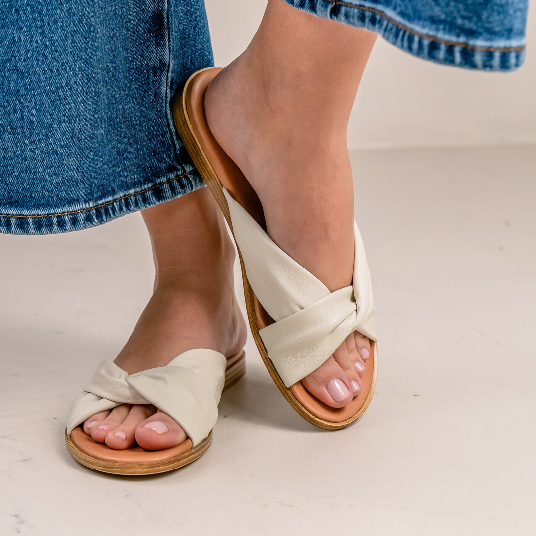Bryan Stepwise MEDUSA Off-White Leather Sandals