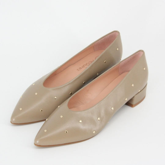 Gerry Mc Guire's KAISER Taupe Studded Pump