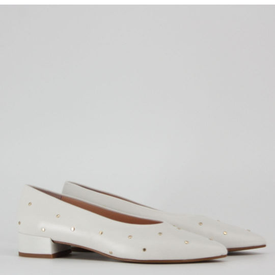 Gerry Mc Guire's KAISER White Studded Pump