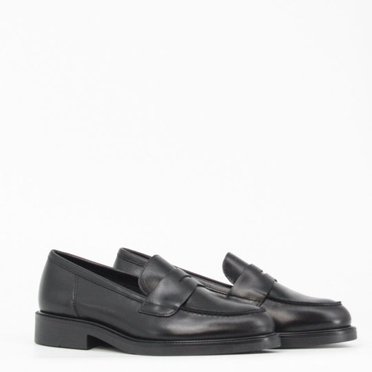 Gerry Mc Guire's PENNY Black Leather Loafer