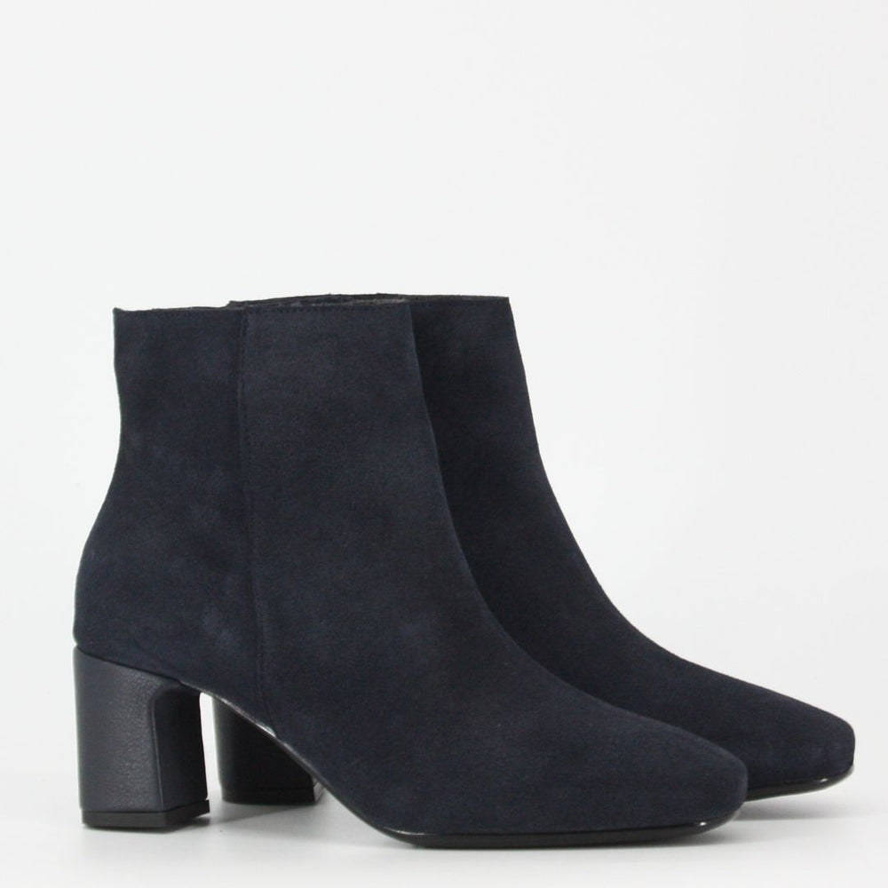 Gerry Mc Guires SIERRA Navy Suede Ankle Boots