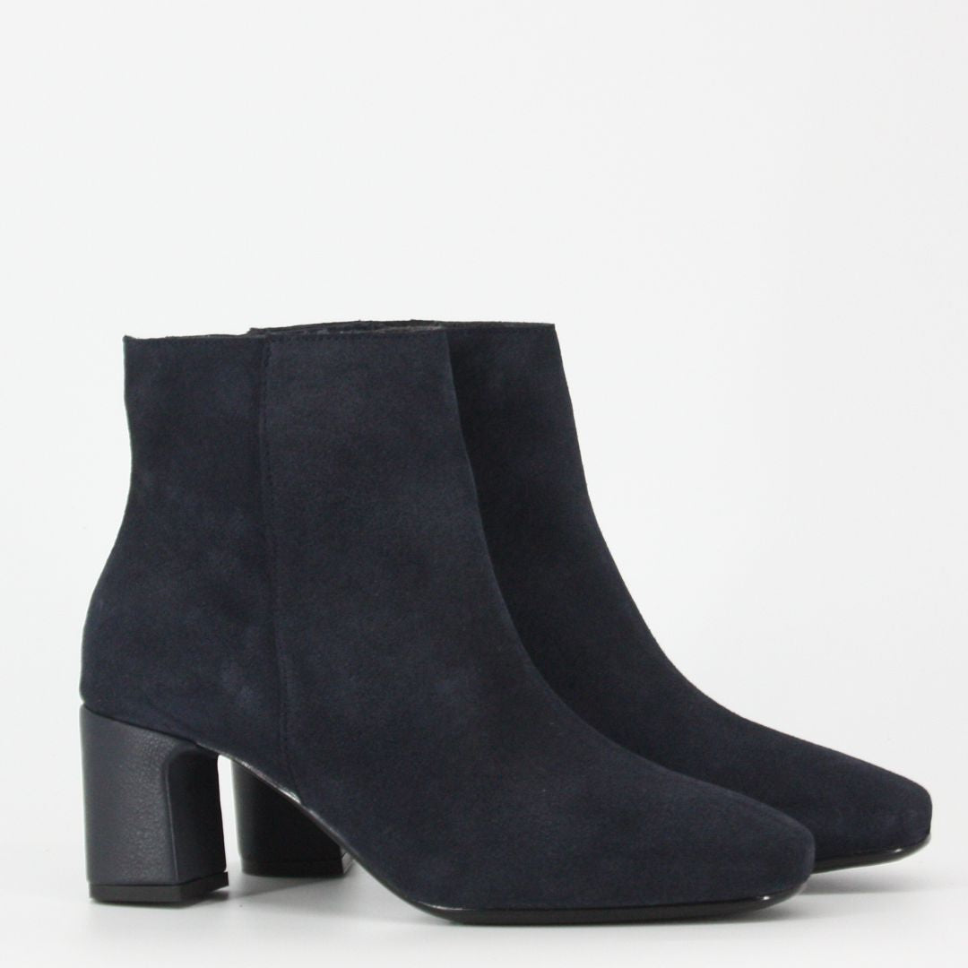 Gerry Mc Guires SIERRA Navy Suede Ankle Boots