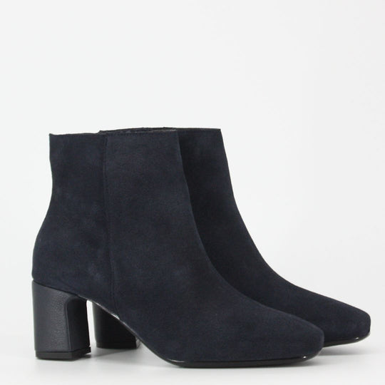 Gerry Mc Guires SIERRA Navy Suede Ankle Boots