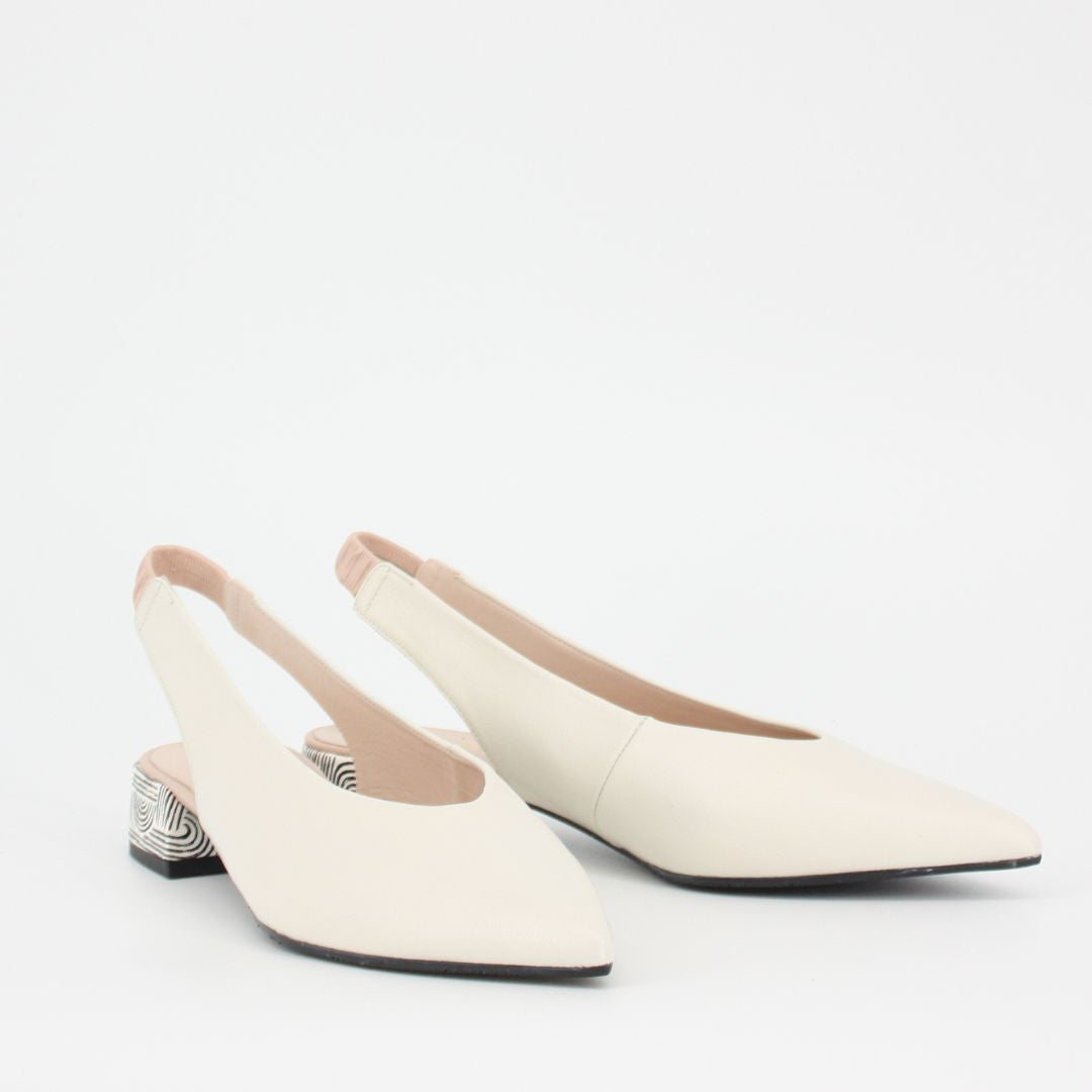 Lodi AMARIE White Flat Pumps