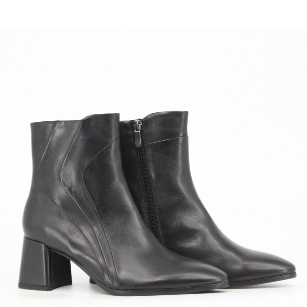 Regarde Le Ciel MILLIE Black Leather Ankle Boots