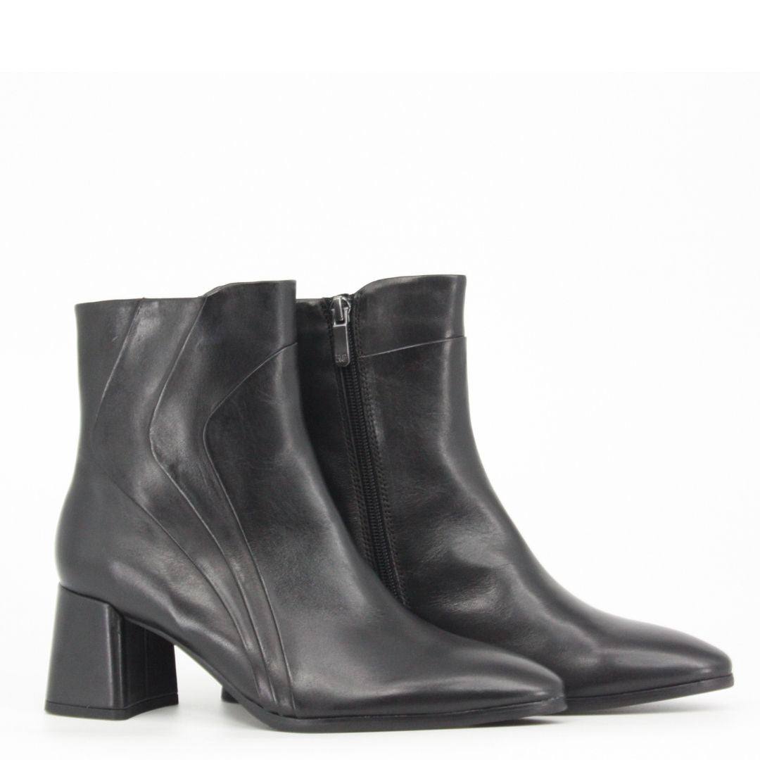 Regarde Le Ciel MILLIE Black Leather Ankle Boots