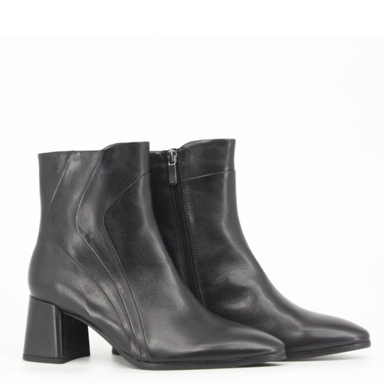 Regarde Le Ciel MILLIE Black Leather Ankle Boots