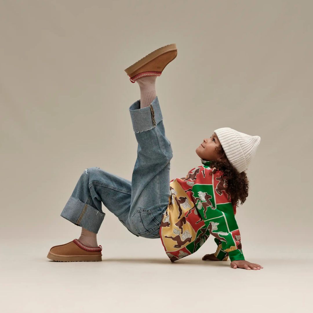 UGG TAZZ Kids in Chestnut