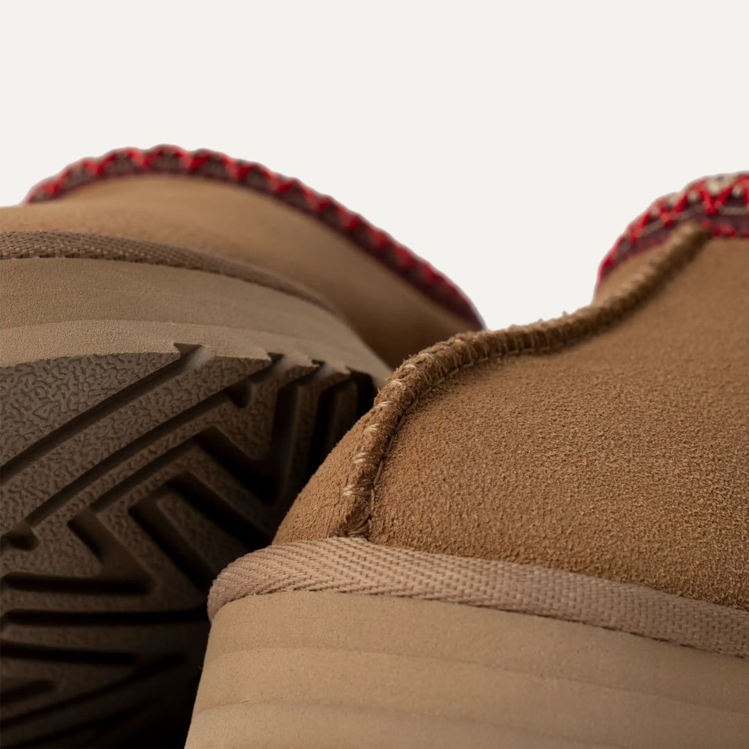 UGG TAZZ Kids in Chestnut